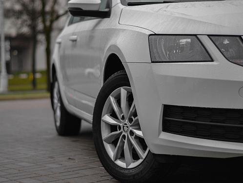 Kladno nabídne v dražbě třináct odtažených aut. Zájemci mohou získat Superb, Octavii i Volvo